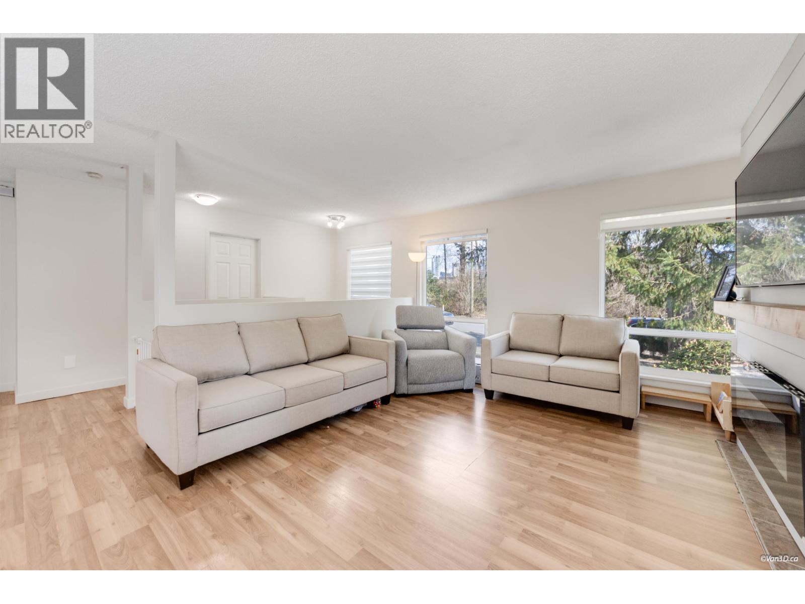 2978 Fleming Avenue, Coquitlam, British Columbia  V3C 4S3 - Photo 2 - R3115046