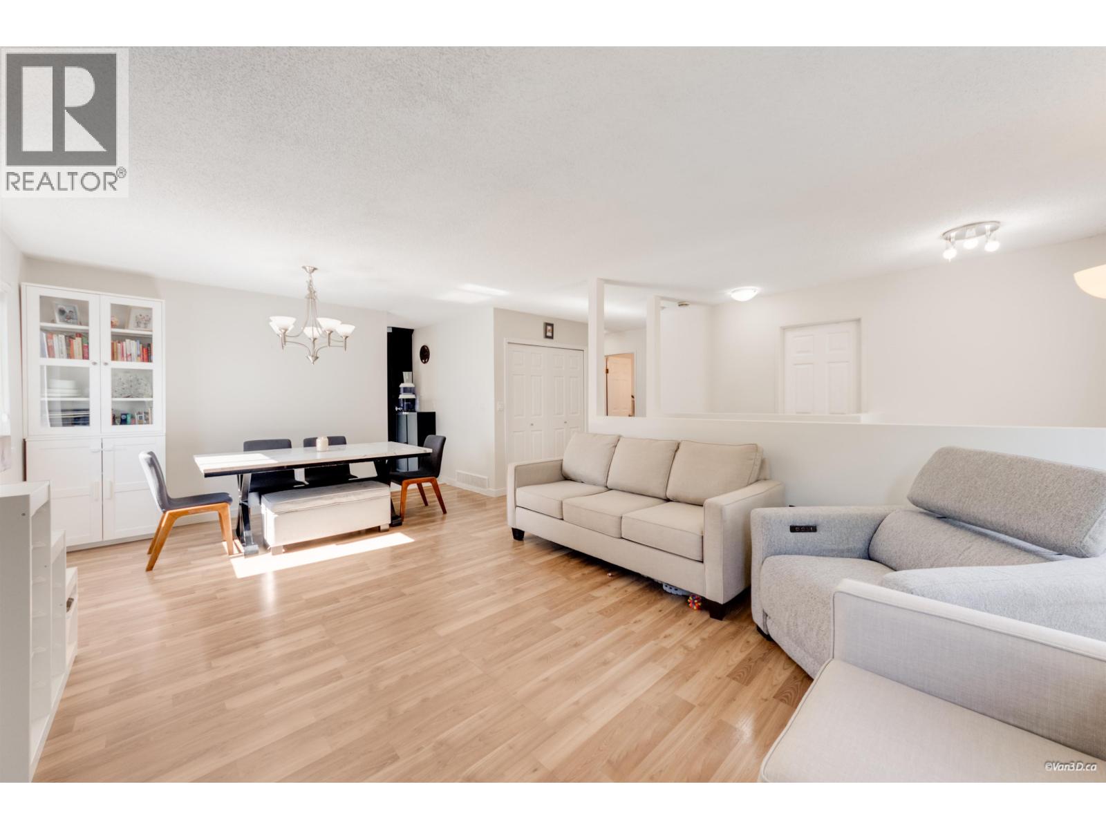 2978 Fleming Avenue, Coquitlam, British Columbia  V3C 4S3 - Photo 3 - R3115046