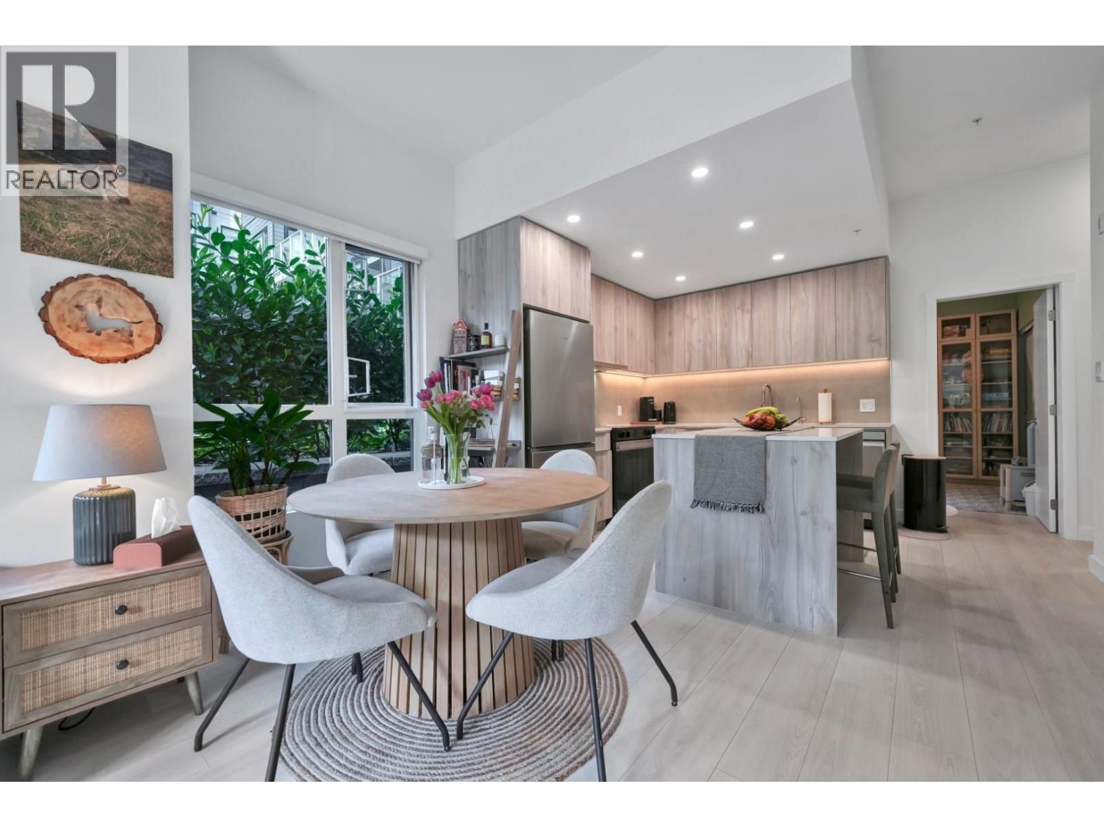 101 3596 MALSUM DRIVE, North Vancouver, British Columbia