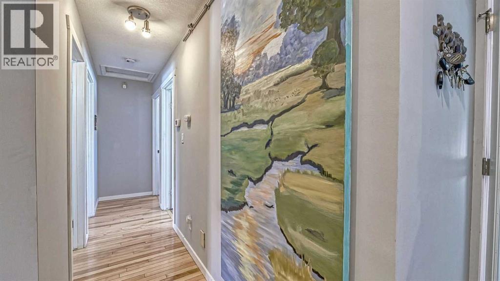 64 Midglen Drive Se, Calgary, Alberta  T2X 1G7 - Photo 13 - A2302754