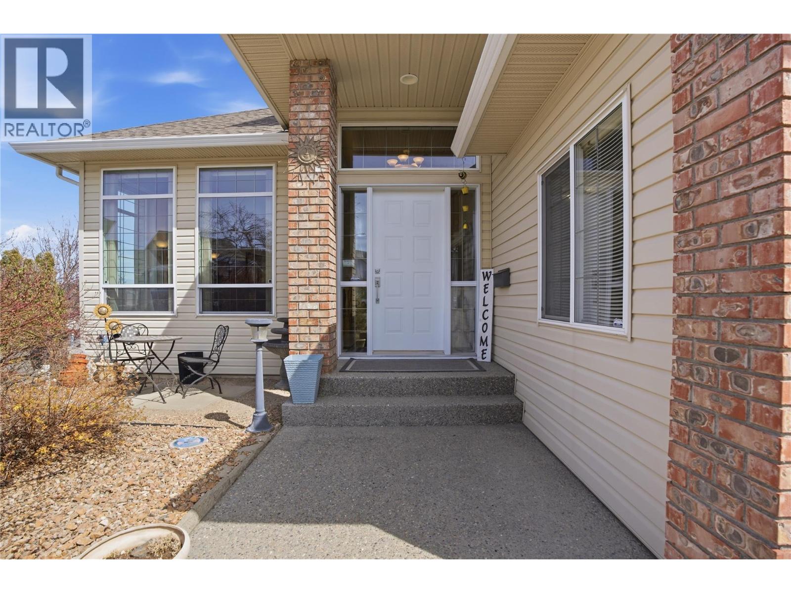 851 Bramble Place, Kamloops, British Columbia  V1S 1Y6 - Photo 4 - 10384339