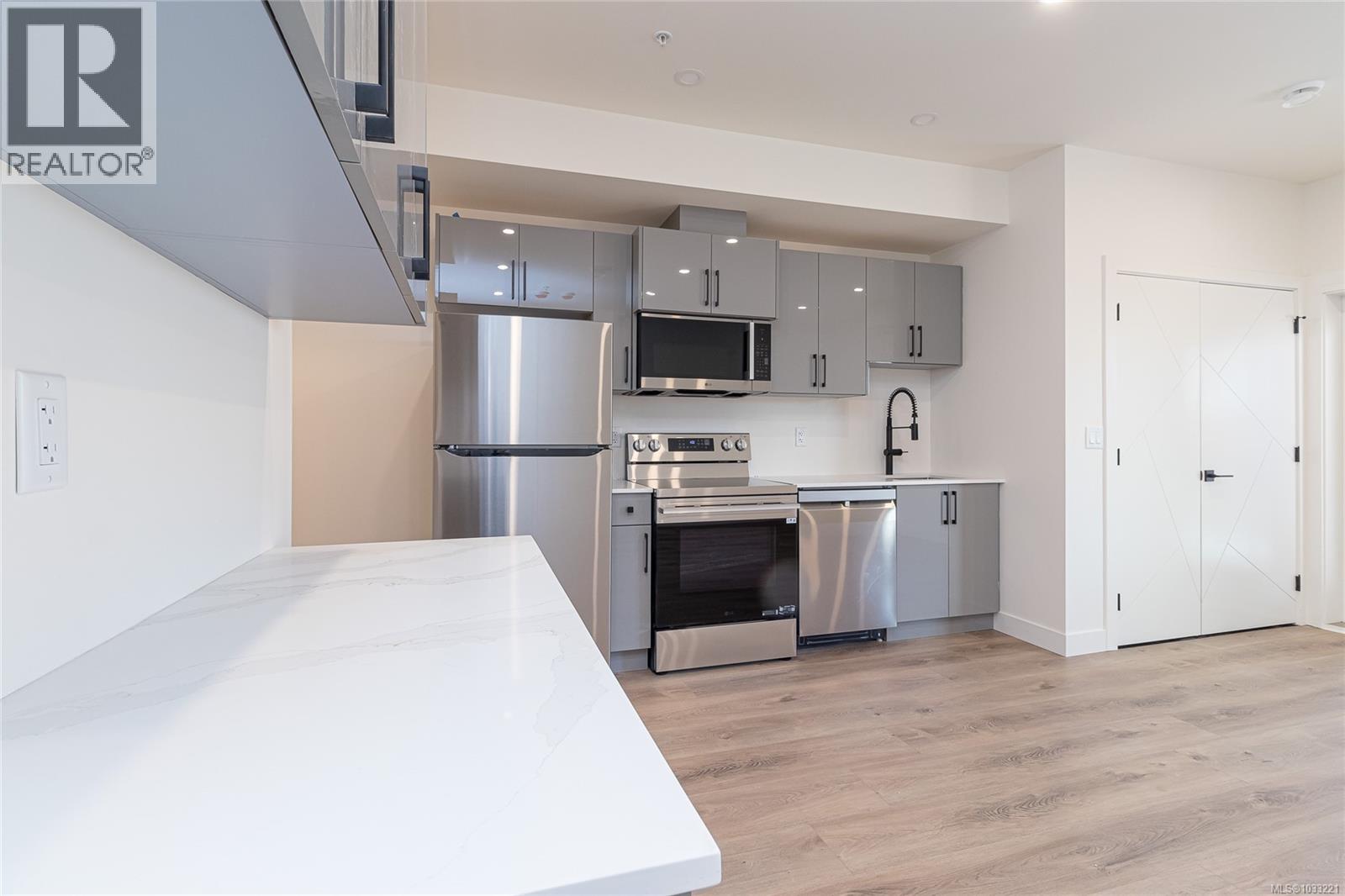 # 4 95 Battleford Ave, Saanich, British Columbia  V8Z 1K5 - Photo 6 - 1033221