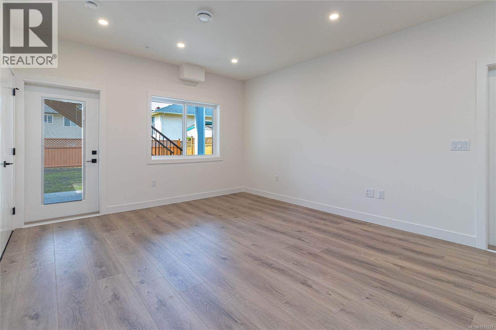 # 4 95 Battleford Ave, Saanich, British Columbia  V8Z 1K5 - Photo 7 - 1033221