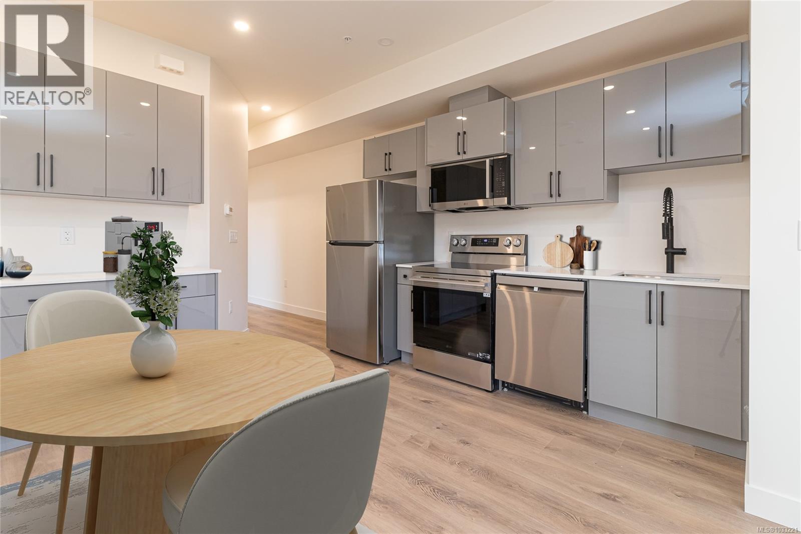 # 4 95 Battleford Ave, Saanich, British Columbia  V8Z 1K5 - Photo 5 - 1033221