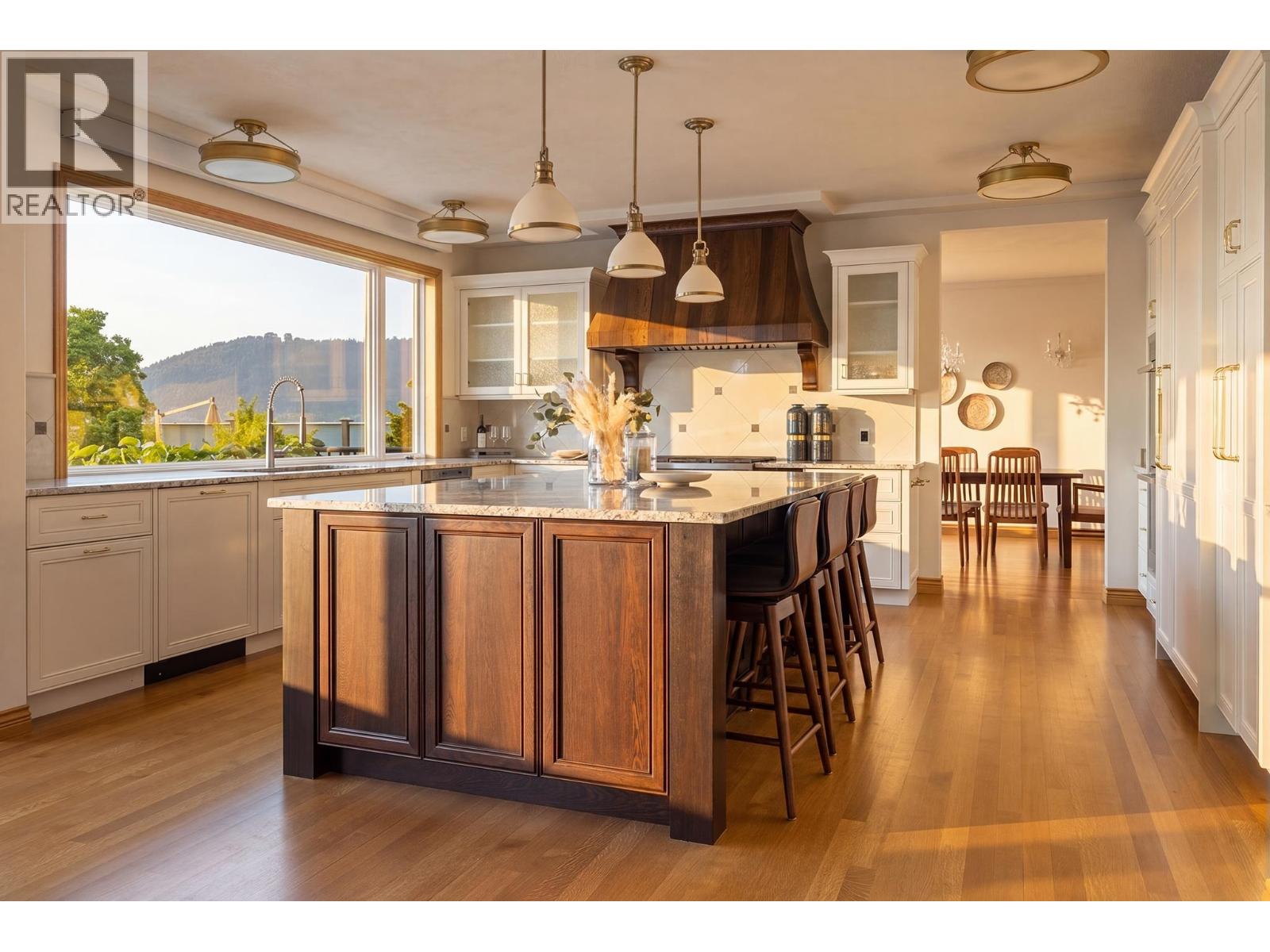 588 Lowry Lane, North Vancouver, British Columbia  V7G 1R3 - Photo 11 - R3114800