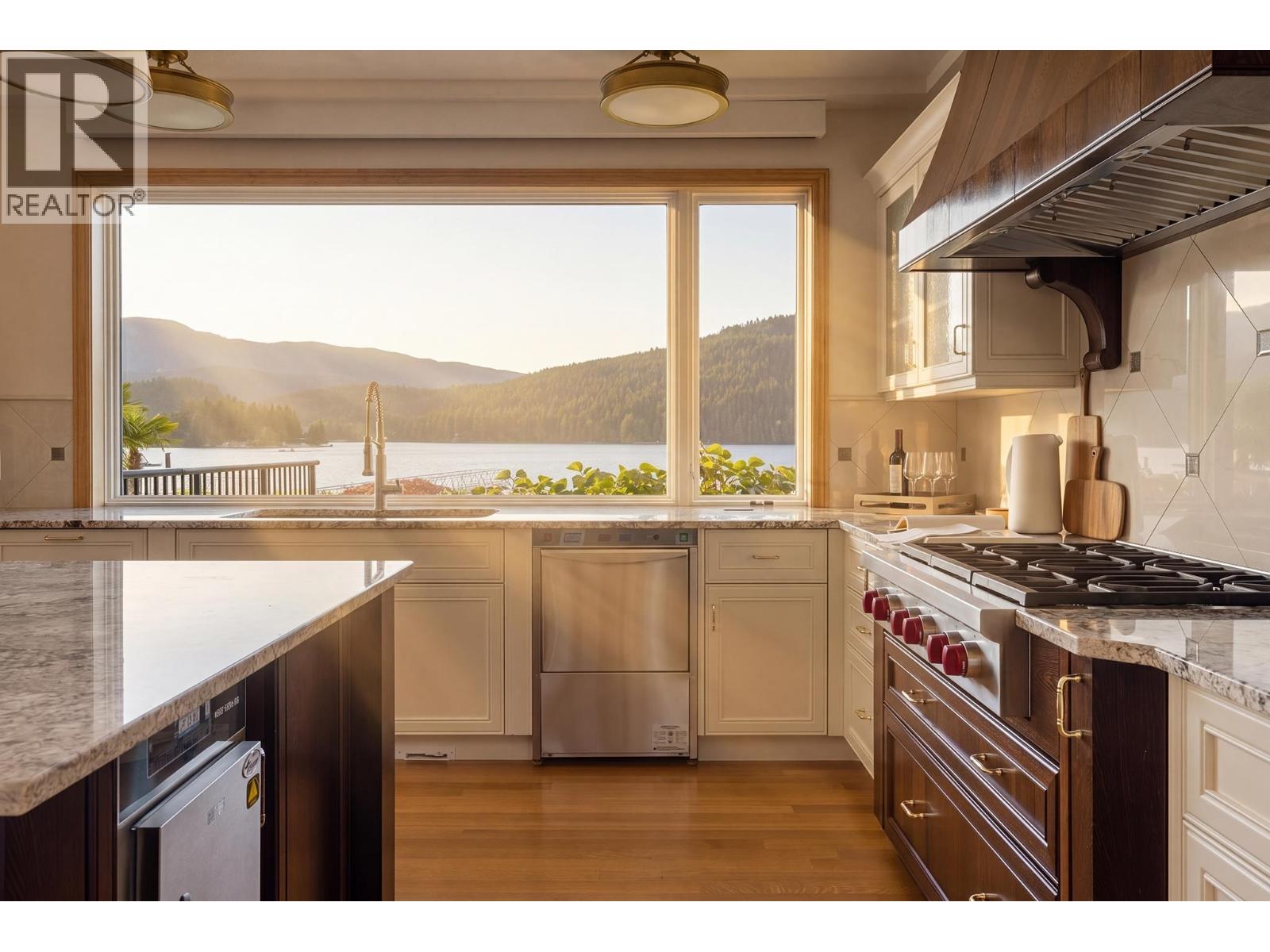 588 Lowry Lane, North Vancouver, British Columbia  V7G 1R3 - Photo 12 - R3114800