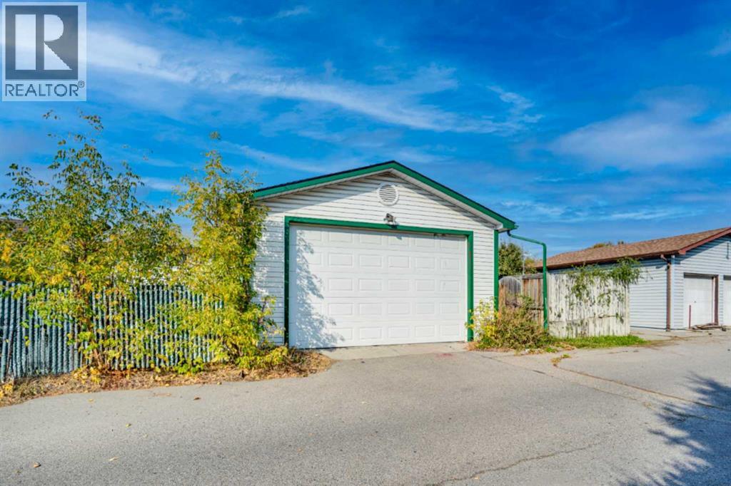 4764 Rundlewood Drive NE, Calgary, Alberta  T1Y 2P1 - Photo 2 - A2290683