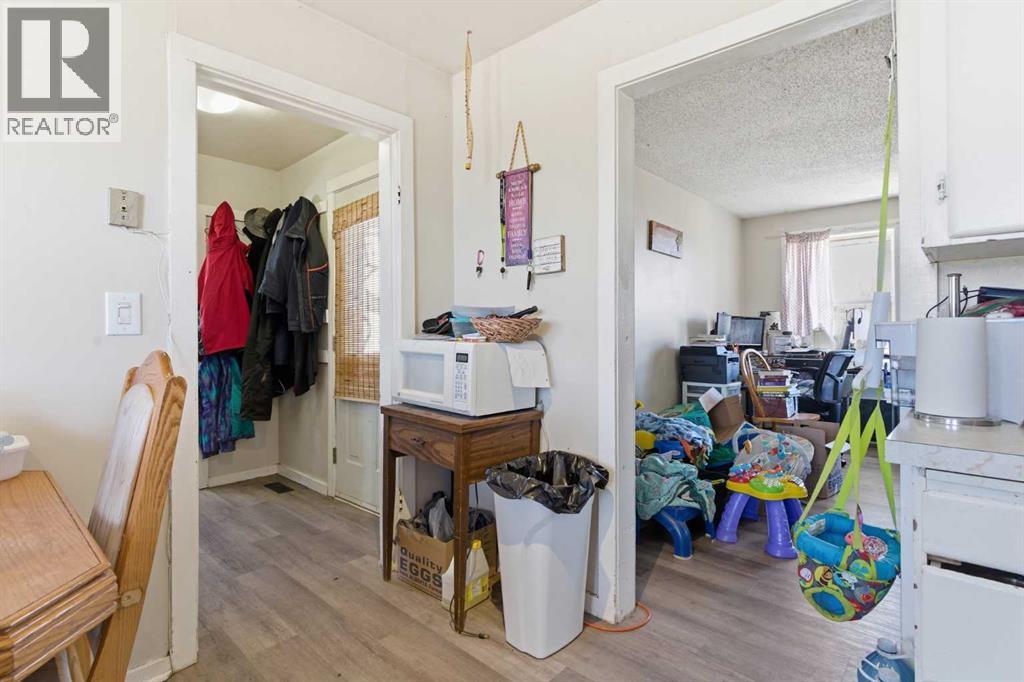 33 7 Avenue NE, Three Hills, Alberta  T0M 2N0 - Photo 4 - A2304509