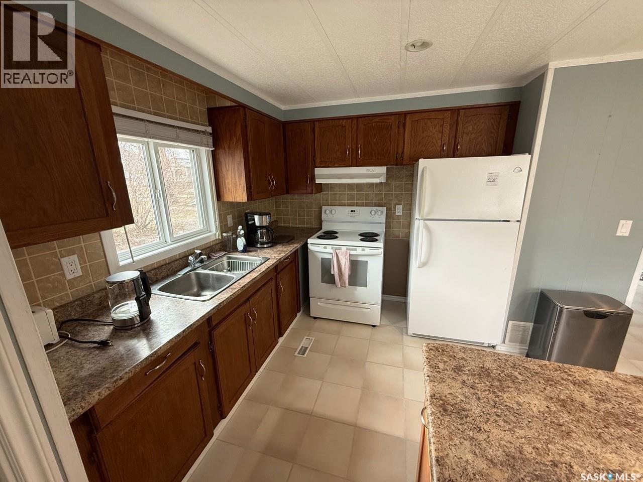 350 1st Street E, Meota, Saskatchewan  S0M 1X0 - Photo 6 - SK033754