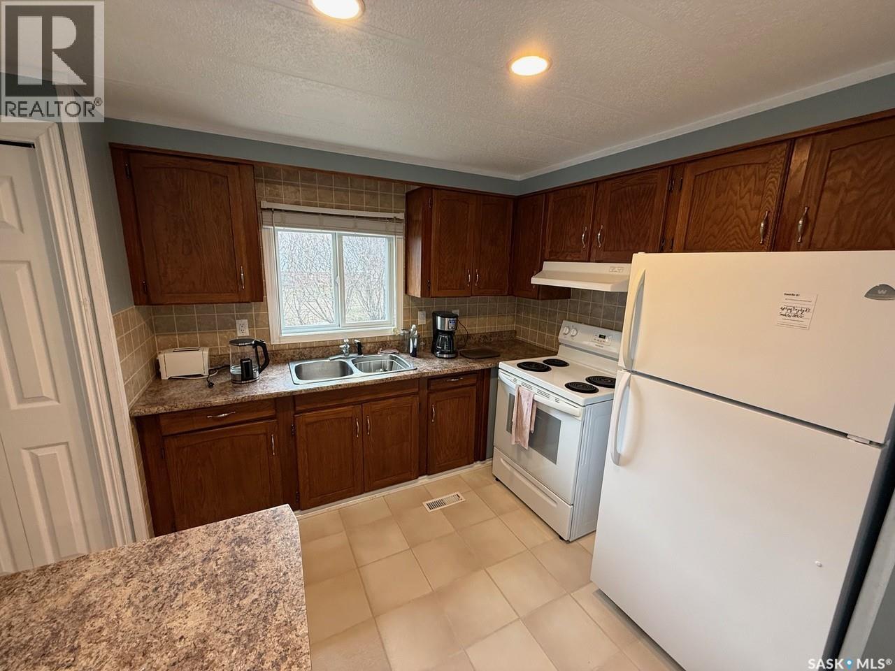 350 1st Street E, Meota, Saskatchewan  S0M 1X0 - Photo 7 - SK033754