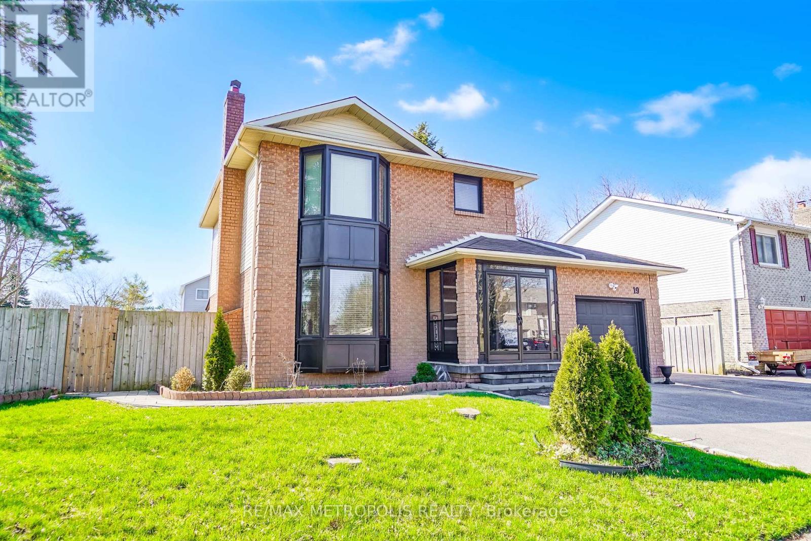 19 GLENABBEY DRIVE, Clarington, Ontario