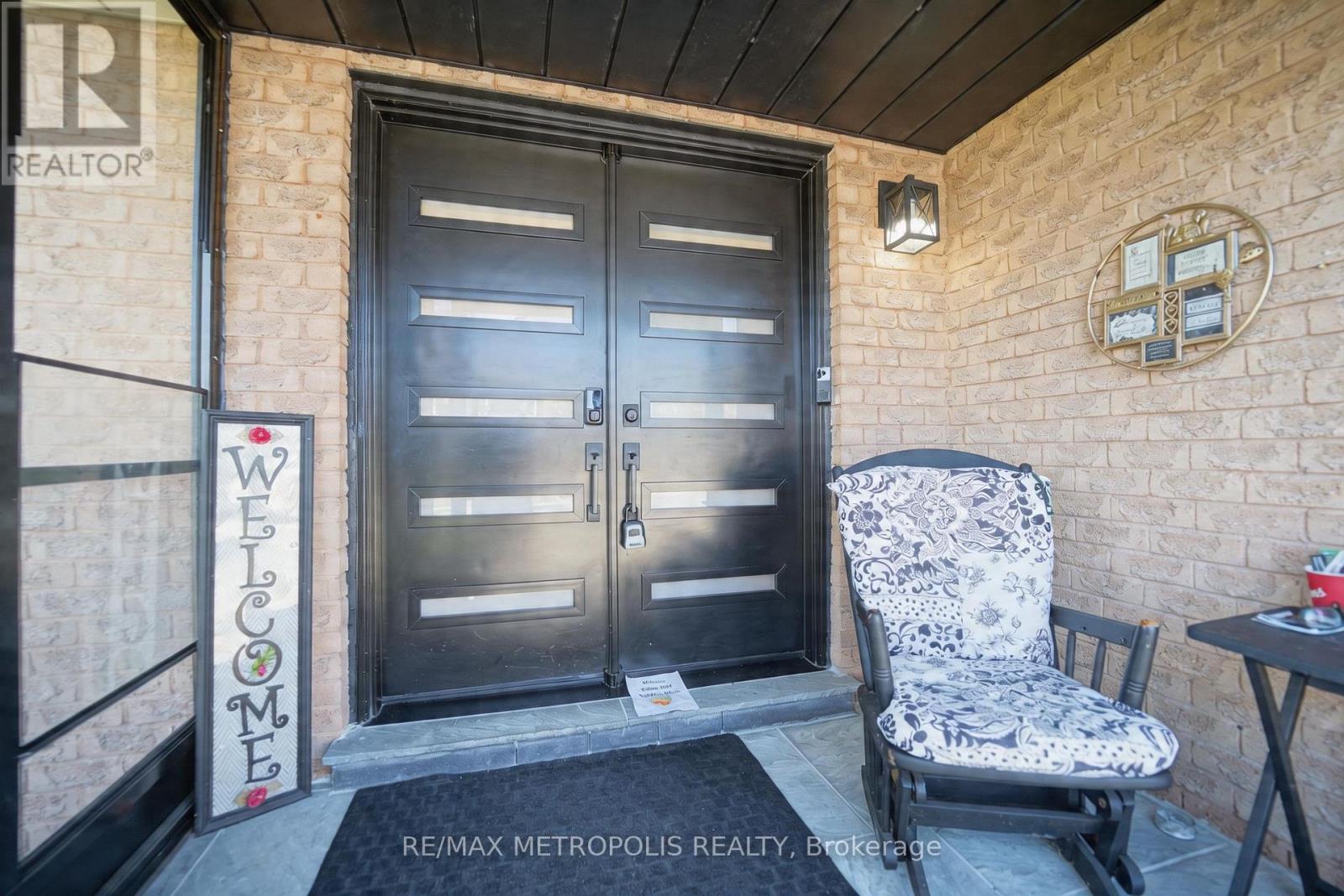 19 Glenabbey Drive, Clarington, Ontario  L1E 1C1 - Photo 3 - E13036002