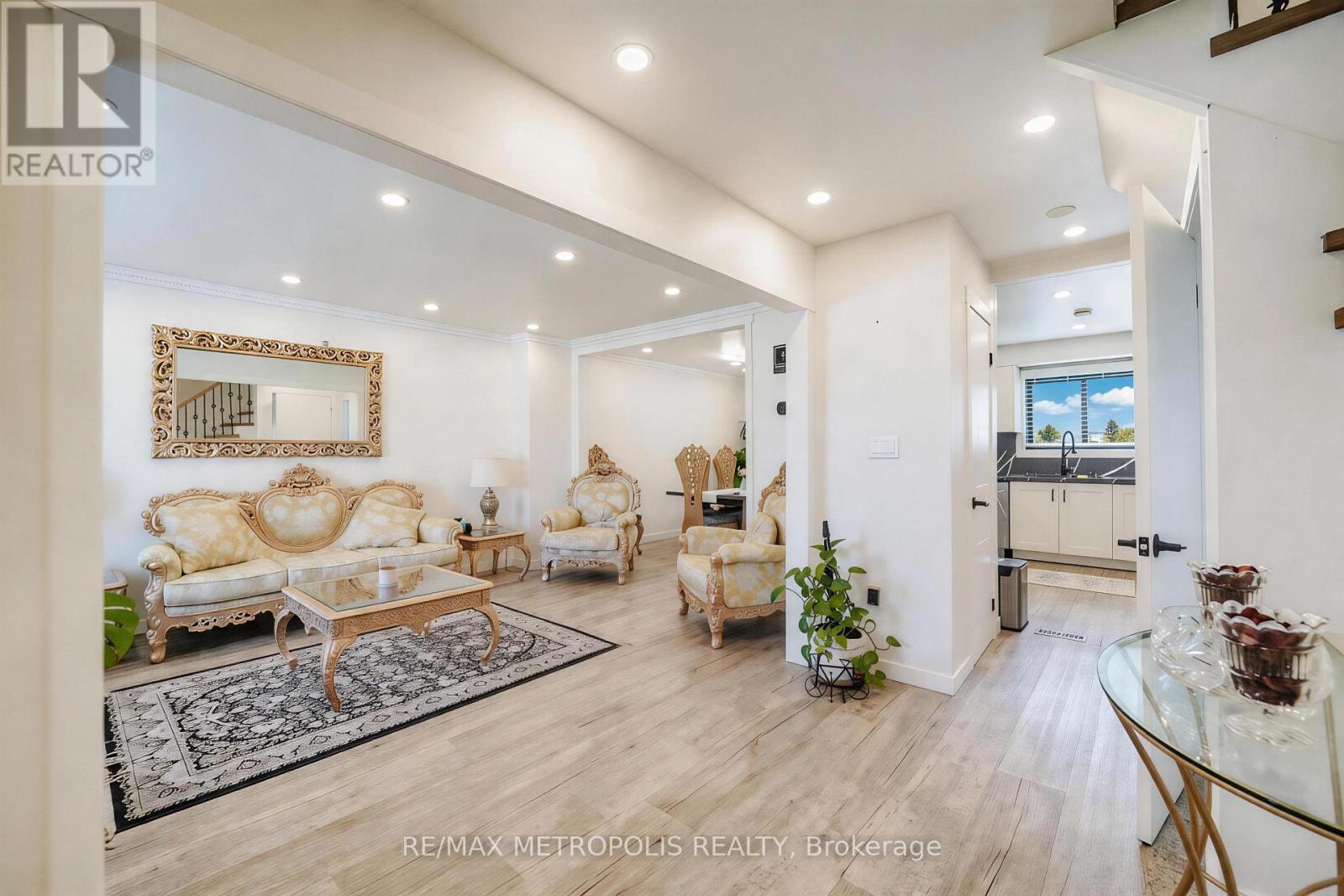 19 Glenabbey Drive, Clarington, Ontario  L1E 1C1 - Photo 4 - E13036002