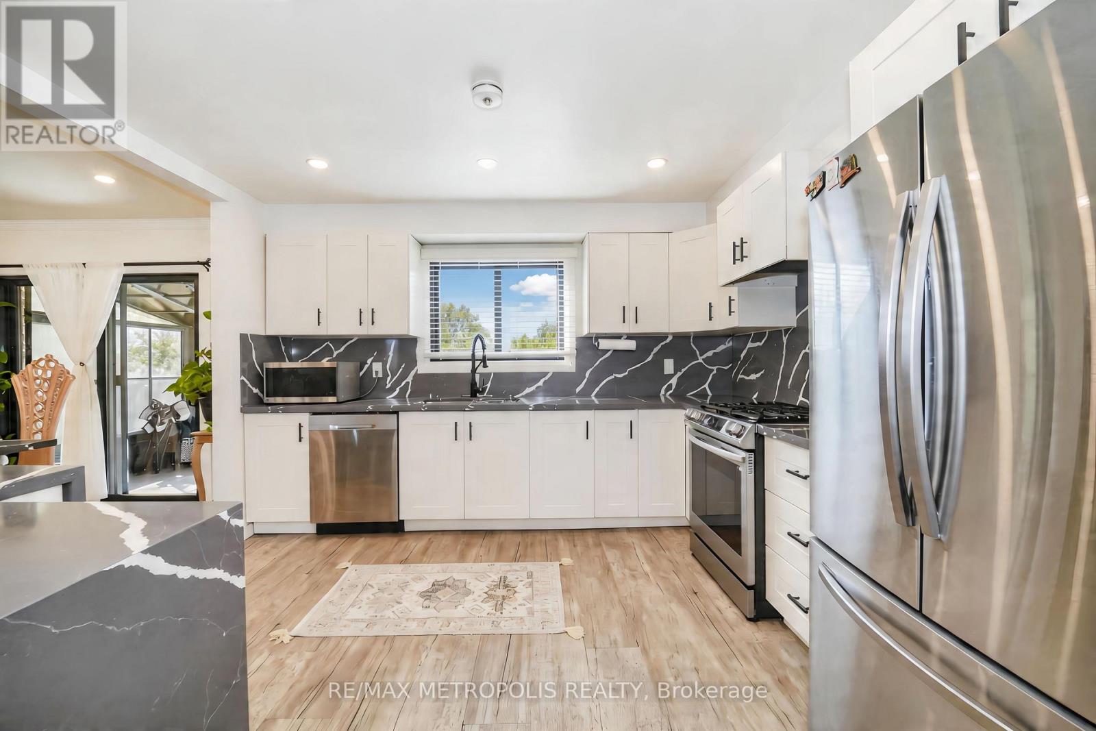 19 Glenabbey Drive, Clarington, Ontario  L1E 1C1 - Photo 7 - E13036002