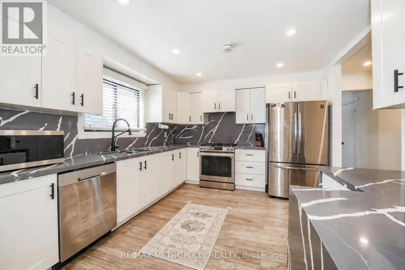 19 Glenabbey Drive, Clarington, Ontario  L1E 1C1 - Photo 9 - E13036002