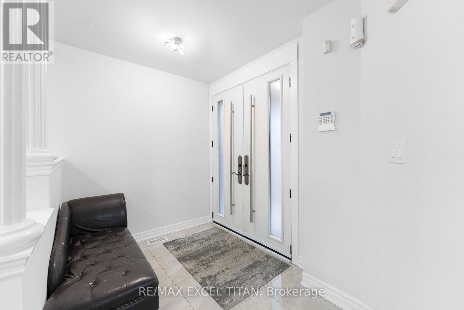 17 Nieuwendyk Street, Whitby, Ontario  L1P 1W5 - Photo 3 - E13036008