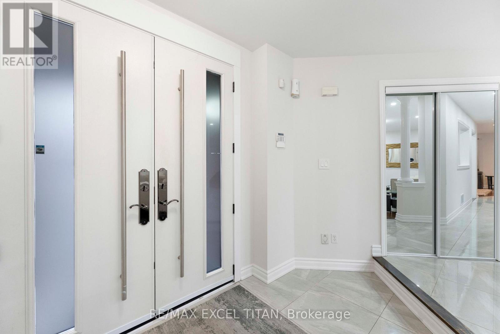 17 Nieuwendyk Street, Whitby, Ontario  L1P 1W5 - Photo 4 - E13036008