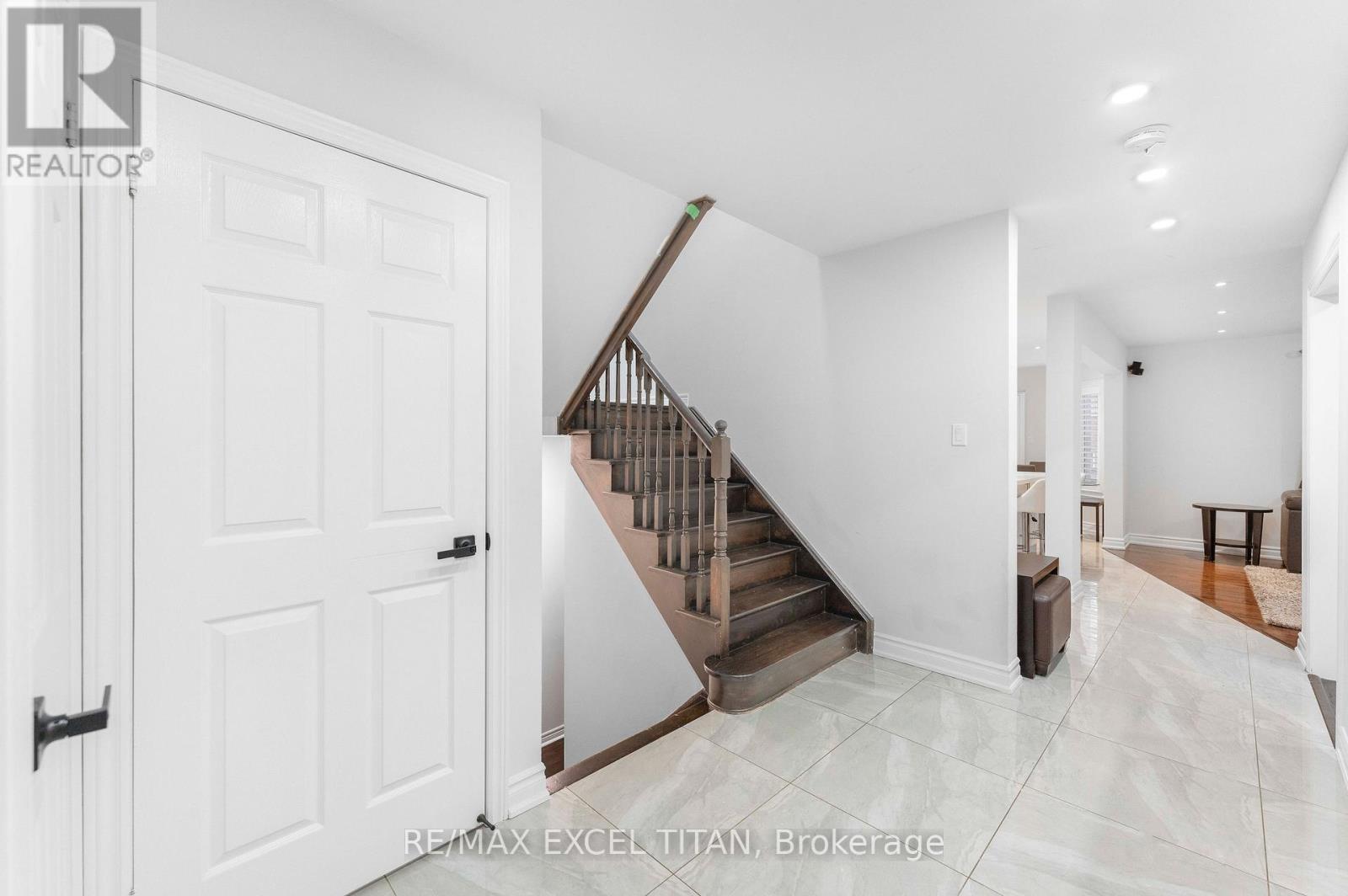 17 Nieuwendyk Street, Whitby, Ontario  L1P 1W5 - Photo 9 - E13036008