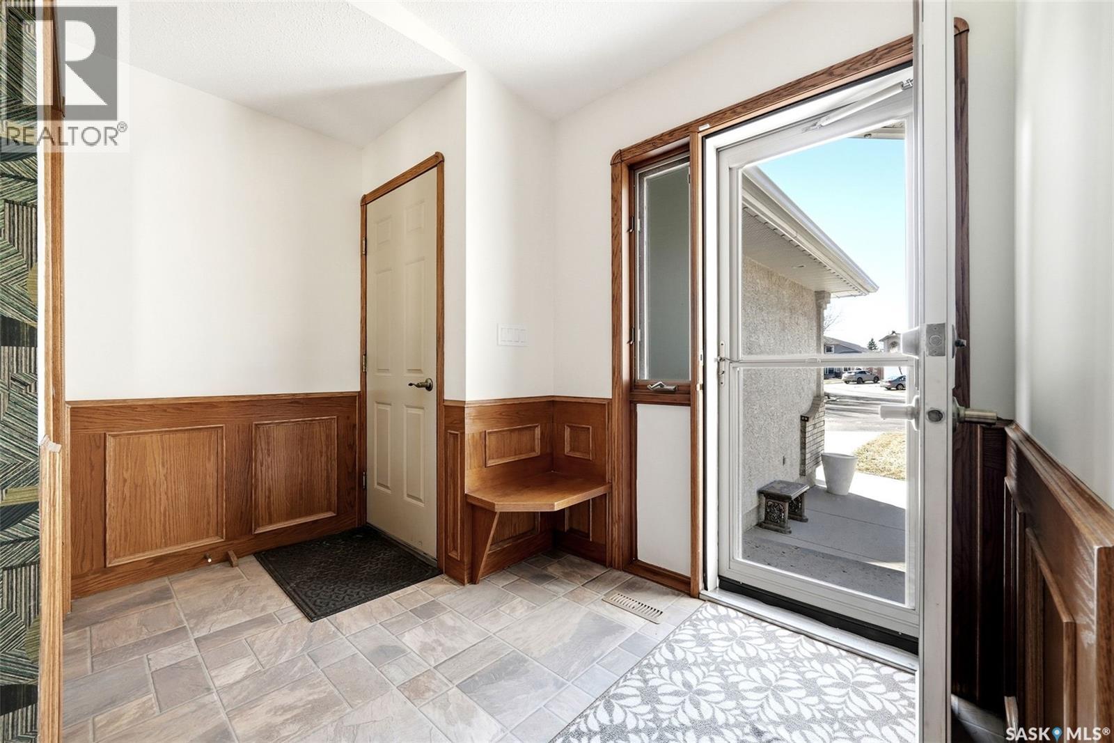 3524 Canterbury Place E, Regina, Saskatchewan  S4V 2T4 - Photo 2 - SK033708