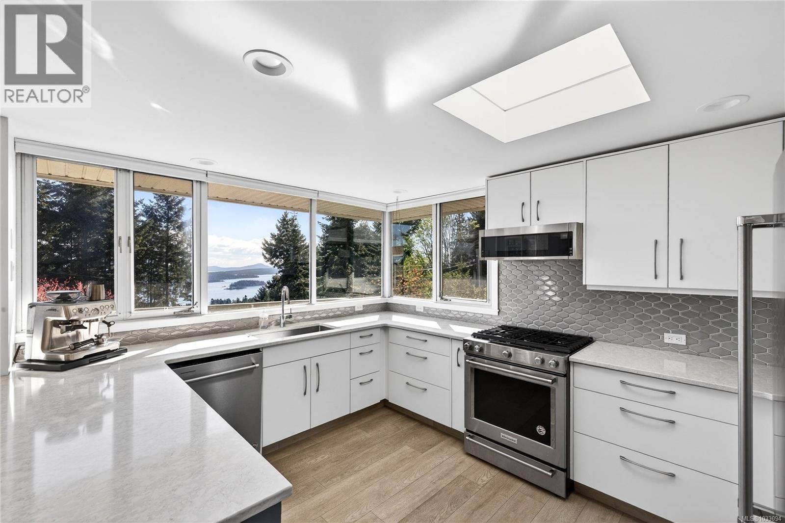 151 Devine Dr, Salt Spring, British Columbia  V8K 2H5 - Photo 3 - 1033094