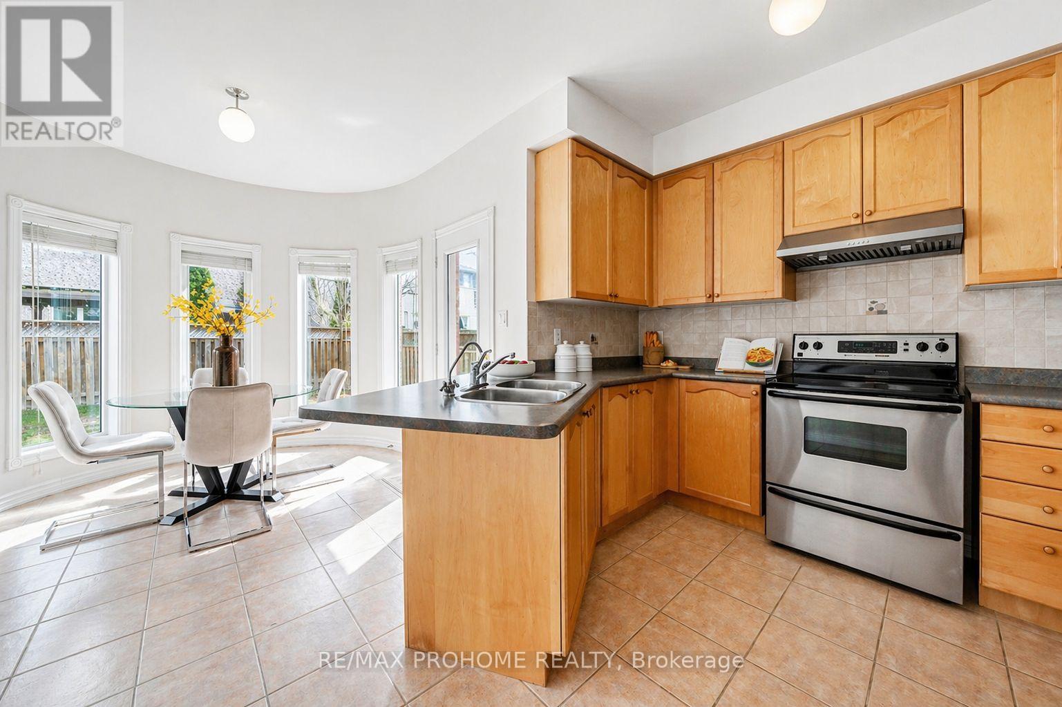 34 Inverhuron Street, Richmond Hill, Ontario  L4E 4H2 - Photo 12 - N13036098