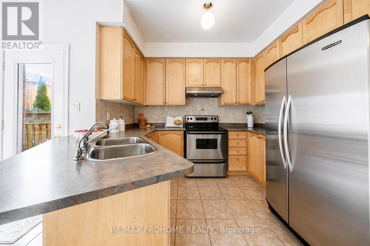 34 Inverhuron Street, Richmond Hill, Ontario  L4E 4H2 - Photo 14 - N13036098