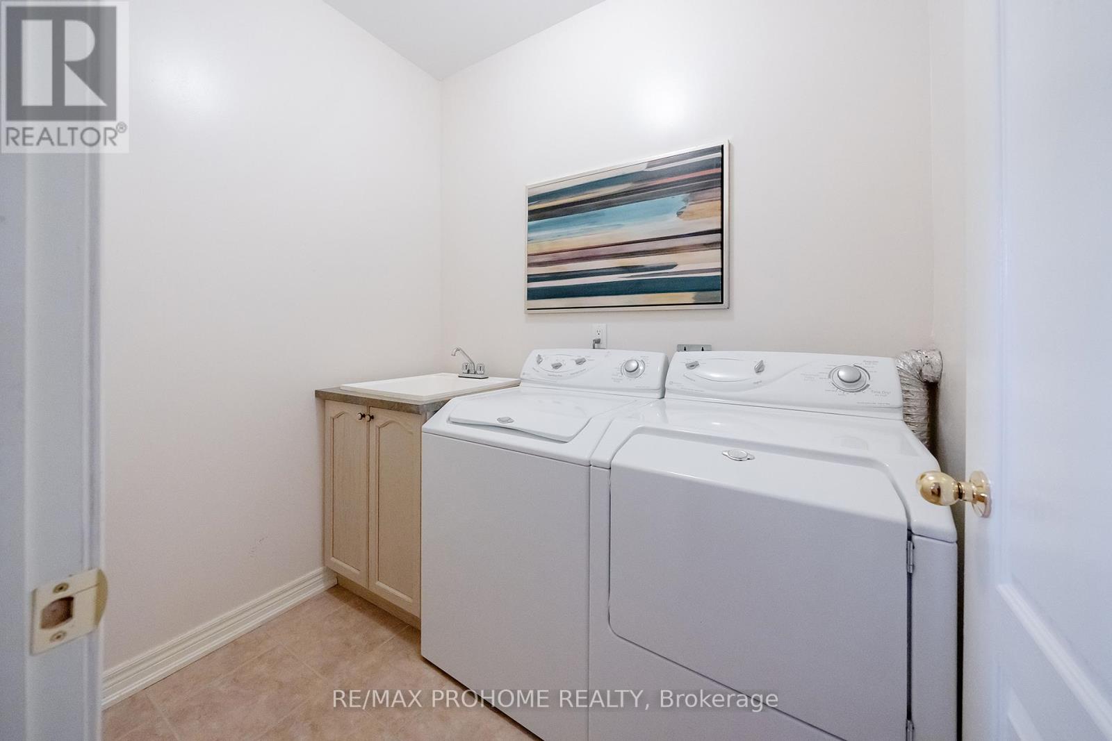 34 Inverhuron Street, Richmond Hill, Ontario  L4E 4H2 - Photo 24 - N13036098