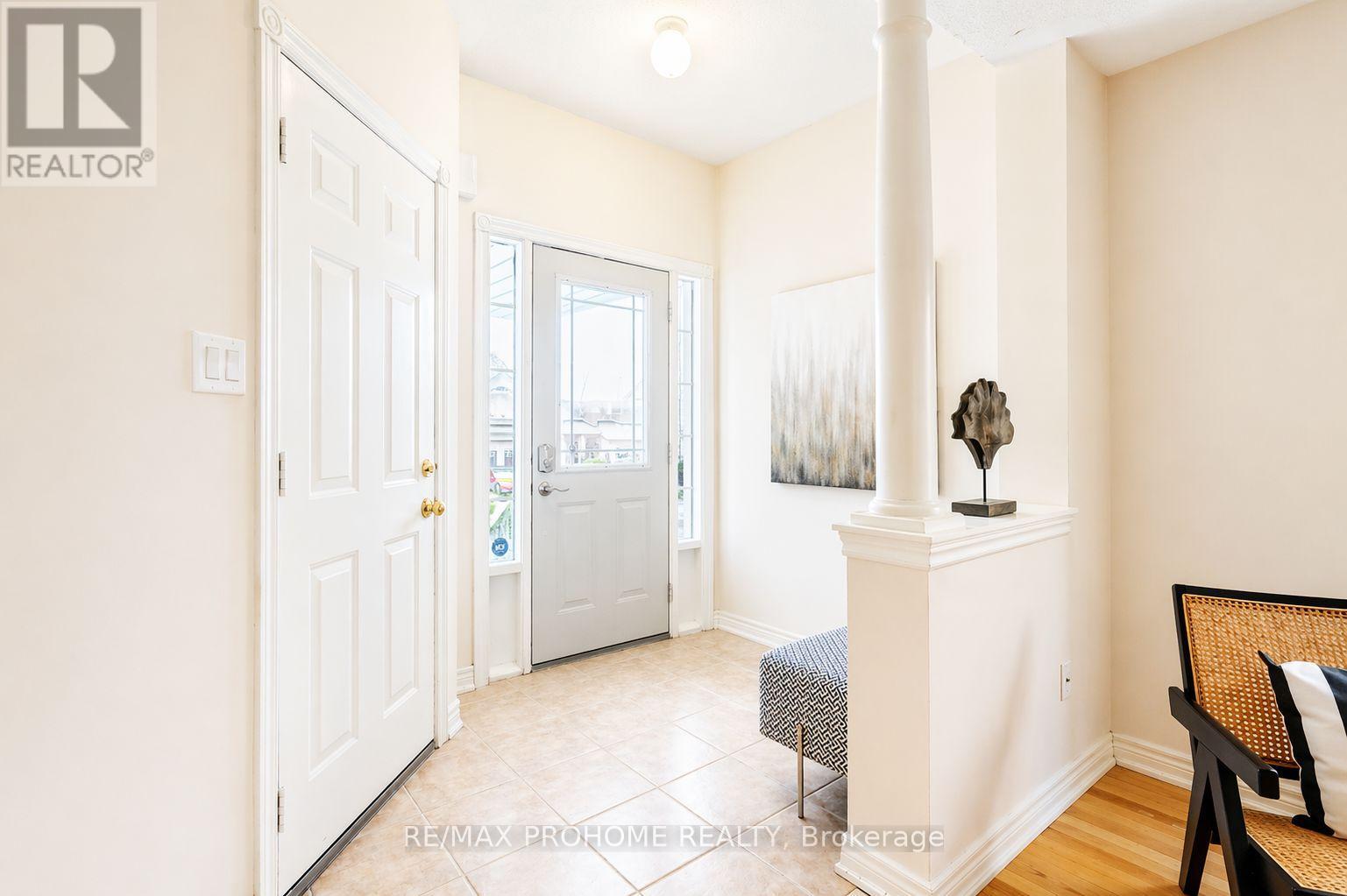 34 Inverhuron Street, Richmond Hill, Ontario  L4E 4H2 - Photo 4 - N13036098