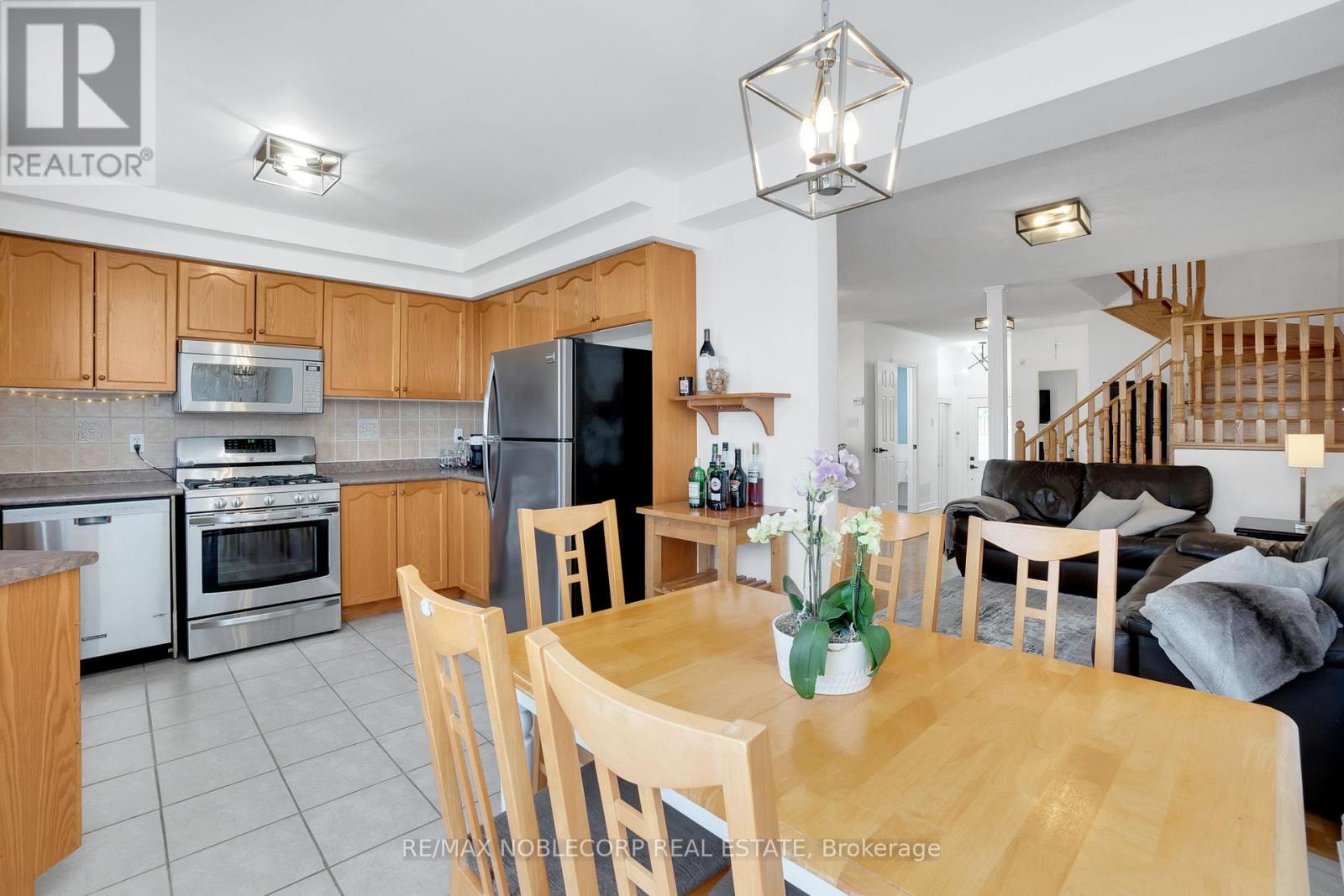 239 Royal Appian Crescent, Vaughan, Ontario  L4K 5L3 - Photo 12 - N13036136