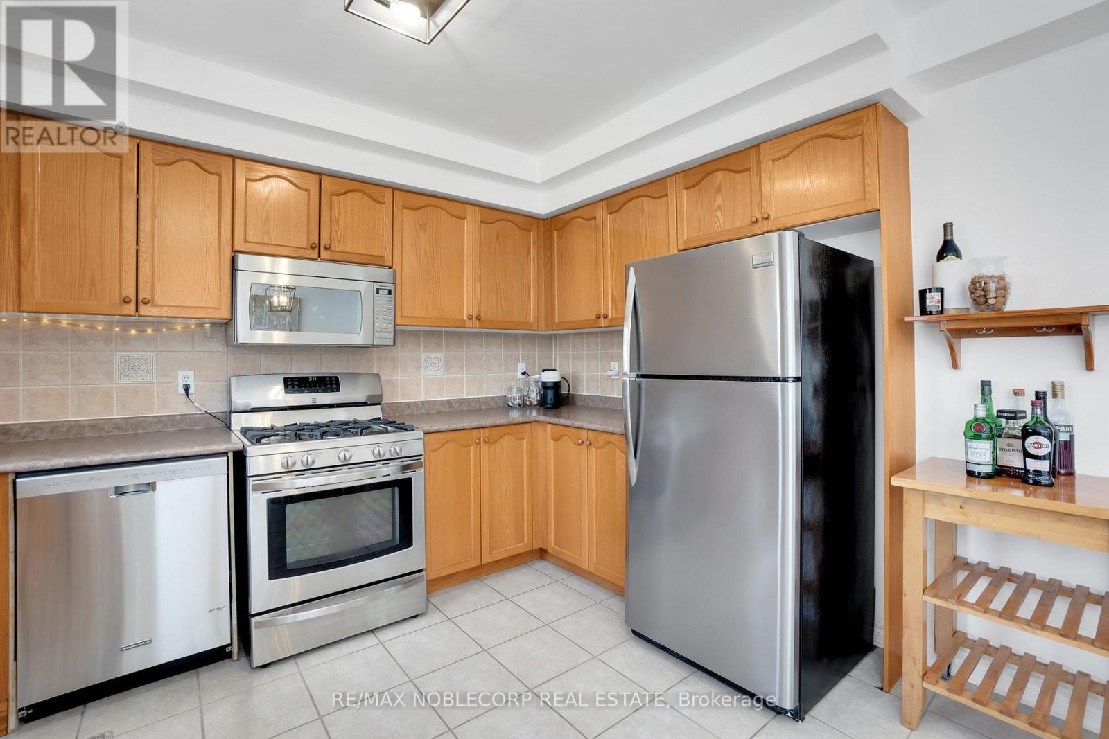 239 Royal Appian Crescent, Vaughan, Ontario  L4K 5L3 - Photo 13 - N13036136