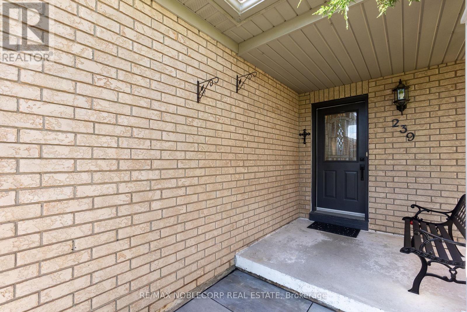 239 Royal Appian Crescent, Vaughan, Ontario  L4K 5L3 - Photo 4 - N13036136