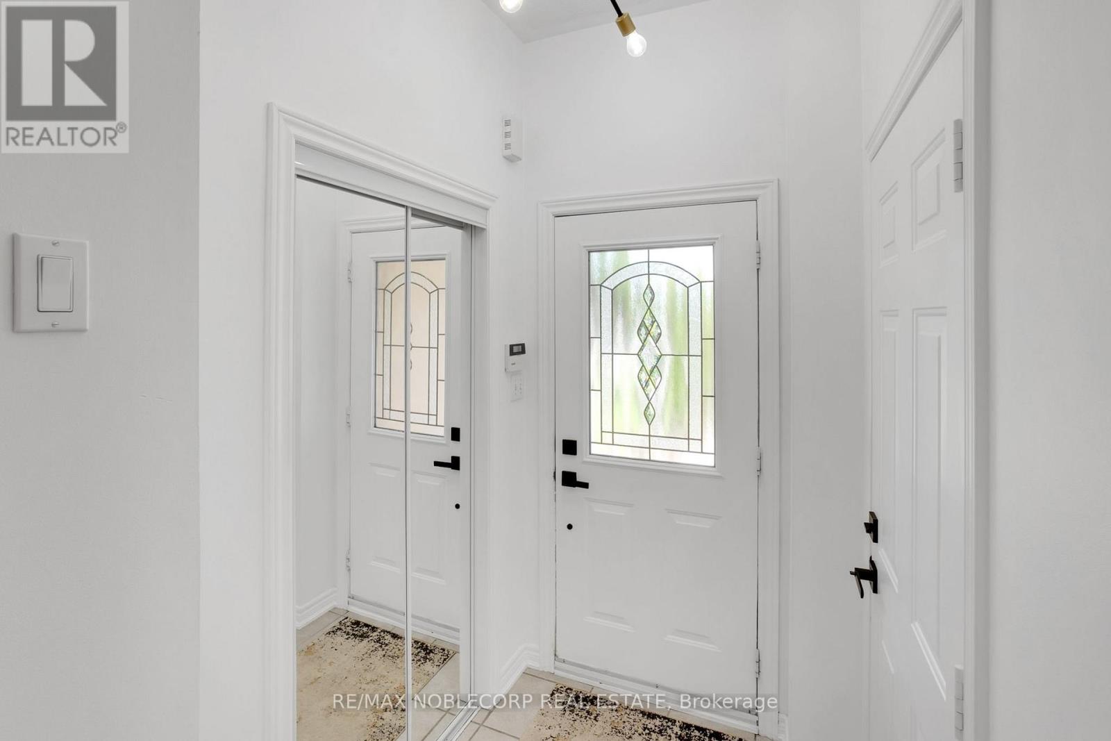 239 Royal Appian Crescent, Vaughan, Ontario  L4K 5L3 - Photo 5 - N13036136