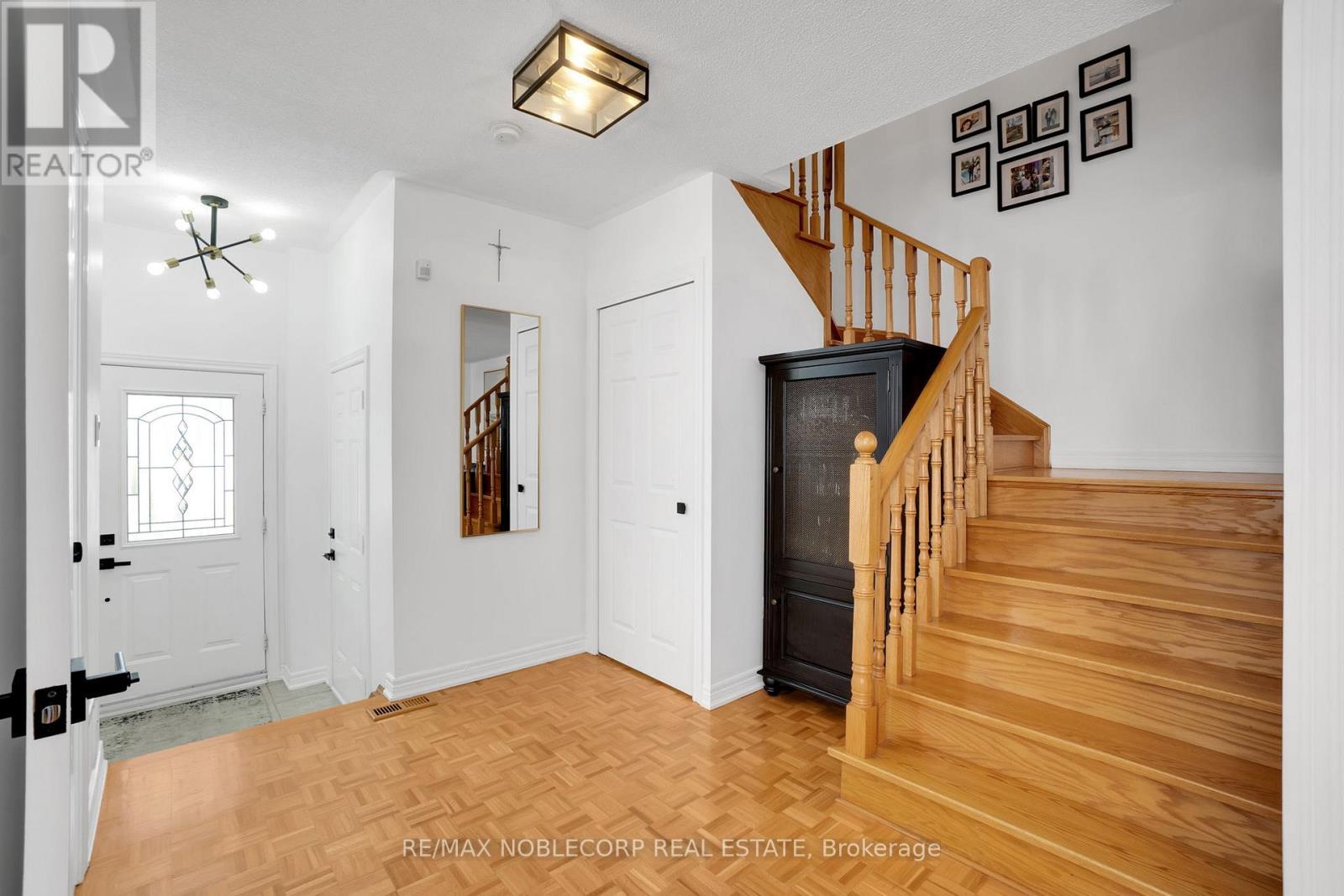 239 Royal Appian Crescent, Vaughan, Ontario  L4K 5L3 - Photo 7 - N13036136