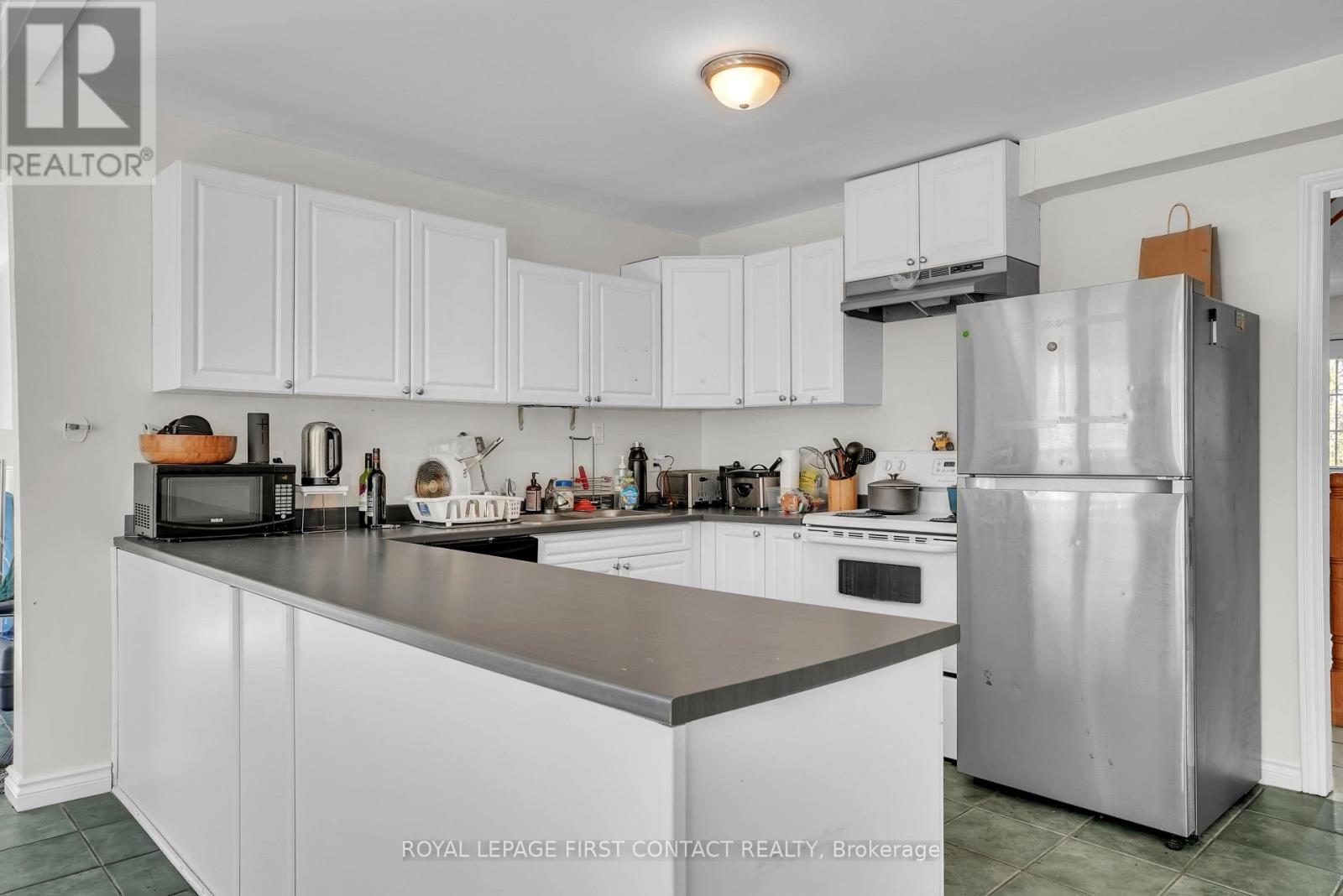 9 Little Lake Drive, Barrie, Ontario  L4M 7B9 - Photo 12 - S13036046