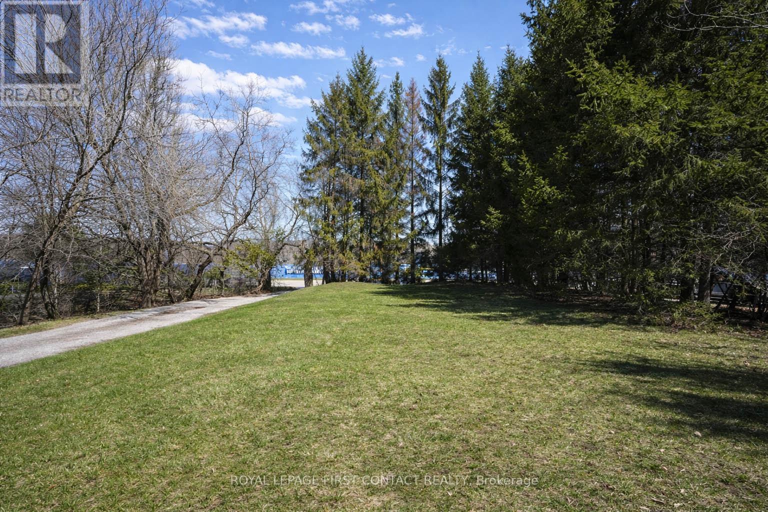 9 Little Lake Drive, Barrie, Ontario  L4M 7B9 - Photo 3 - S13036046