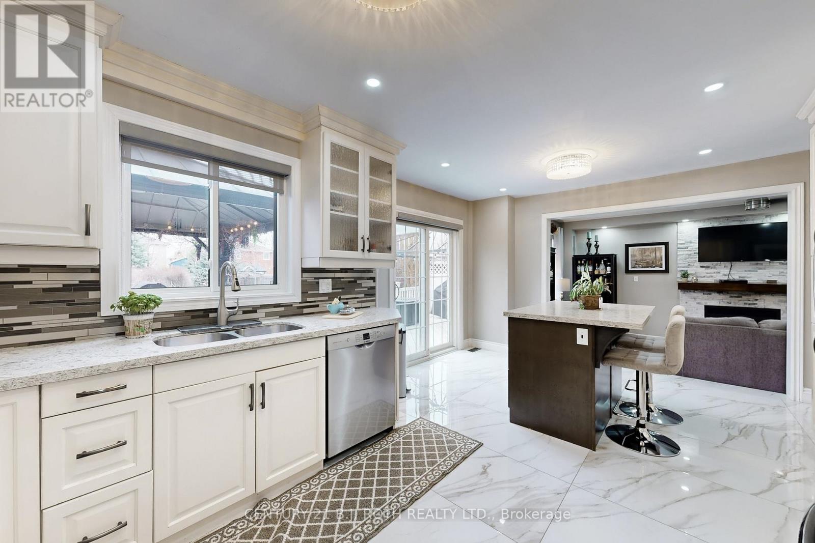 14 Round Leaf Court, Barrie, Ontario  L4N 9N3 - Photo 9 - S13036120