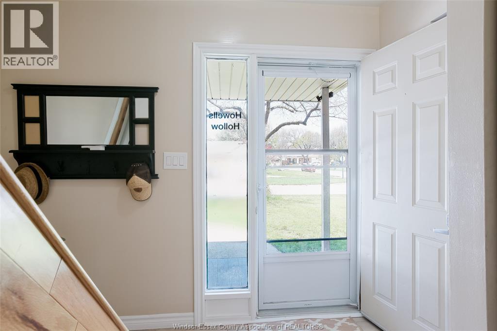 325 Mccurdy, Amherstburg, Ontario  N9V 3B8 - Photo 2 - 26009024