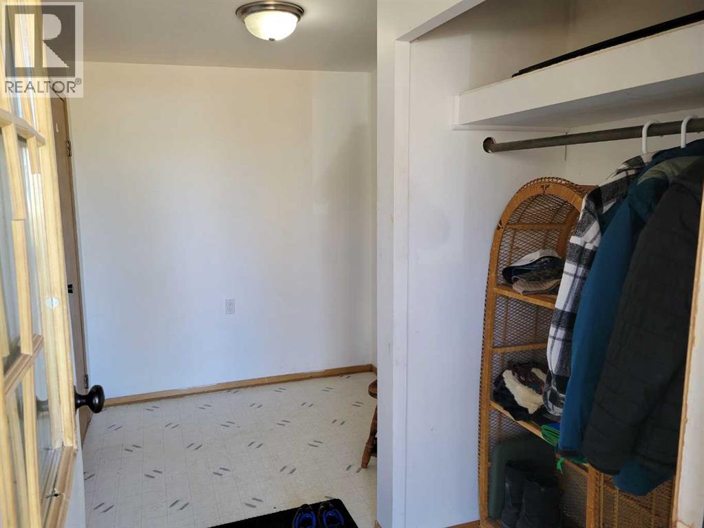 112 3 Avenue E, Alliance, Alberta  T0B 0A0 - Photo 3 - A2304047