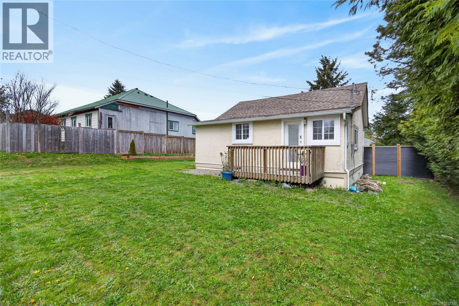 2818 Maryport Ave, Cumberland, British Columbia