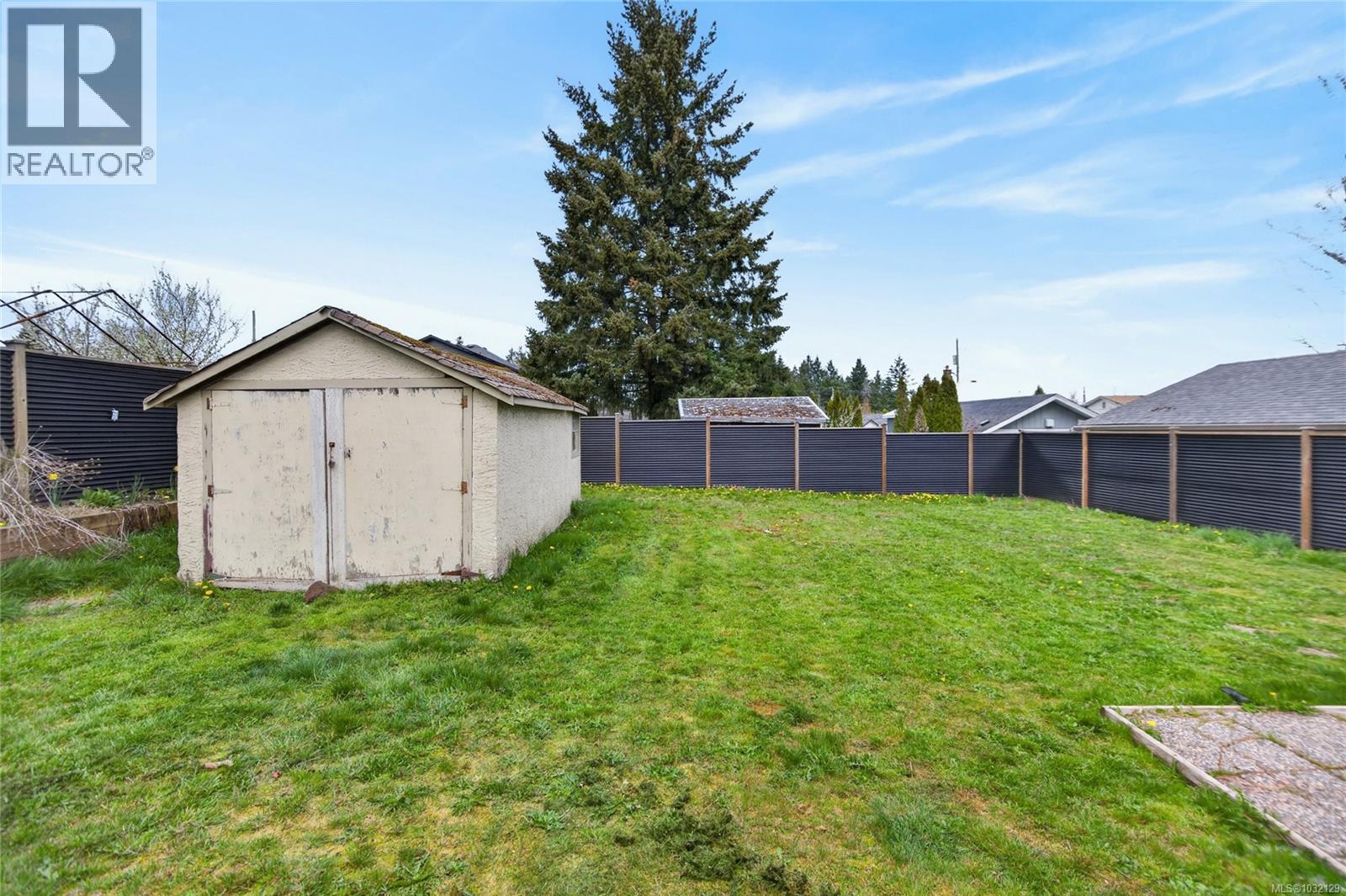 2818 Maryport Ave, Cumberland, British Columbia  V0R 1S0 - Photo 41 - 1032129