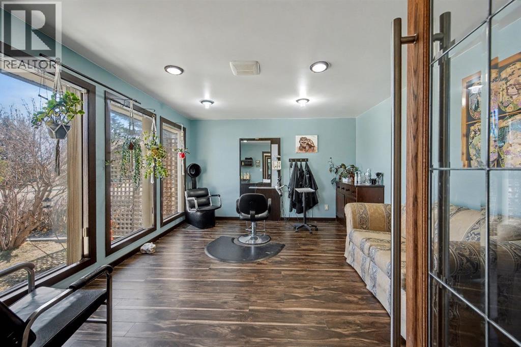 677 Wallace Drive, Carstairs, Alberta  T0M 0N0 - Photo 5 - A2303611