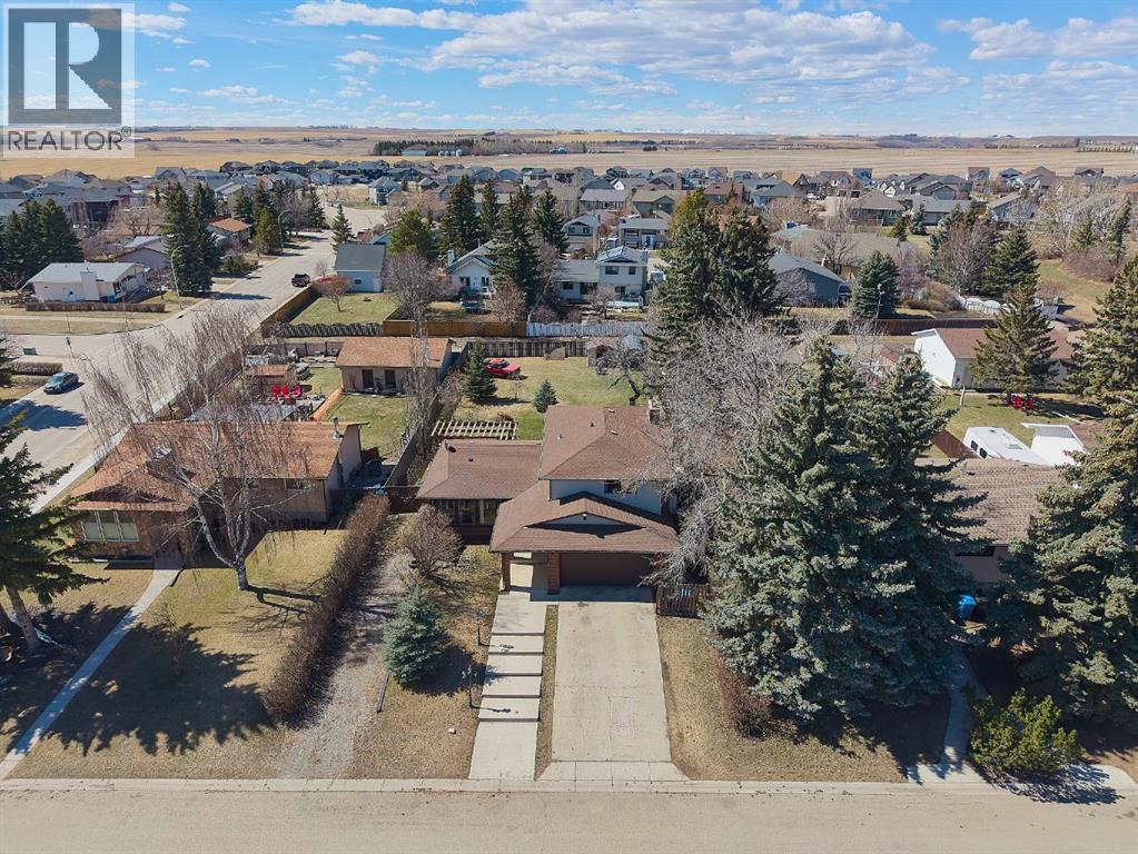 677 Wallace Drive, Carstairs, Alberta  T0M 0N0 - Photo 2 - A2303611