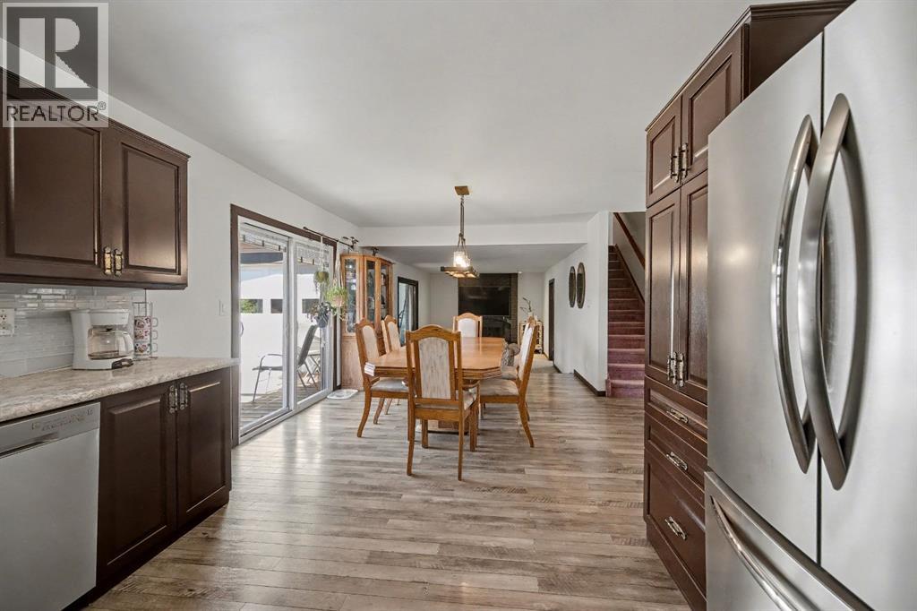 677 Wallace Drive, Carstairs, Alberta  T0M 0N0 - Photo 6 - A2303611