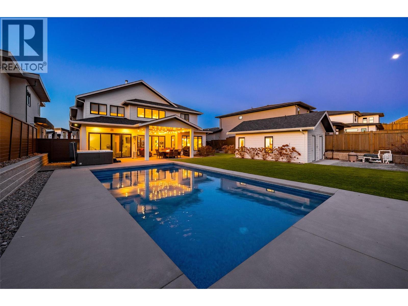 415 Hawk Hill Drive, Kelowna, British Columbia  V1W 0B1 - Photo 2 - 10377129