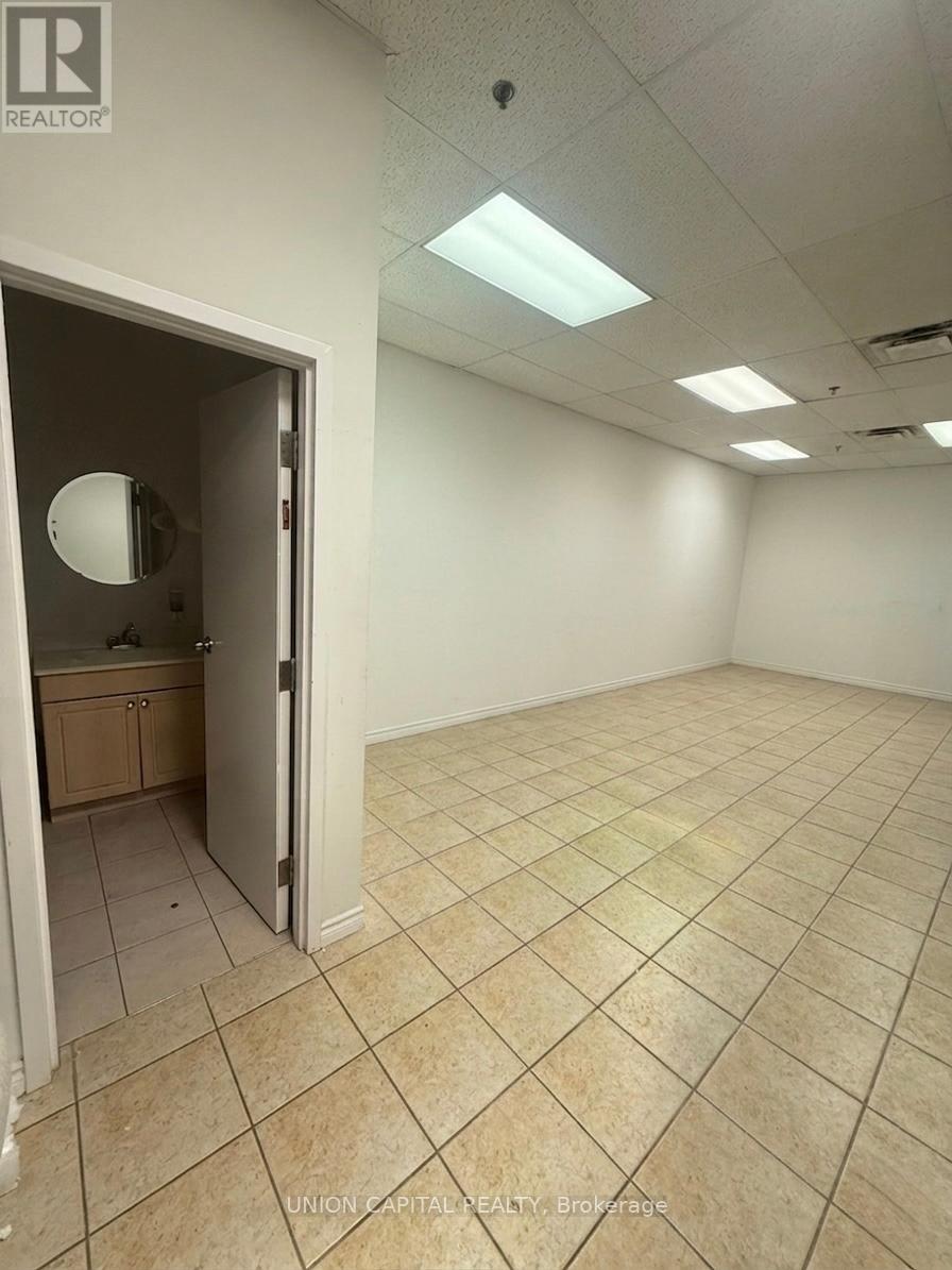 34 - 20 Wertheim Court, Richmond Hill, Ontario  L4B 3A8 - Photo 10 - N12834006