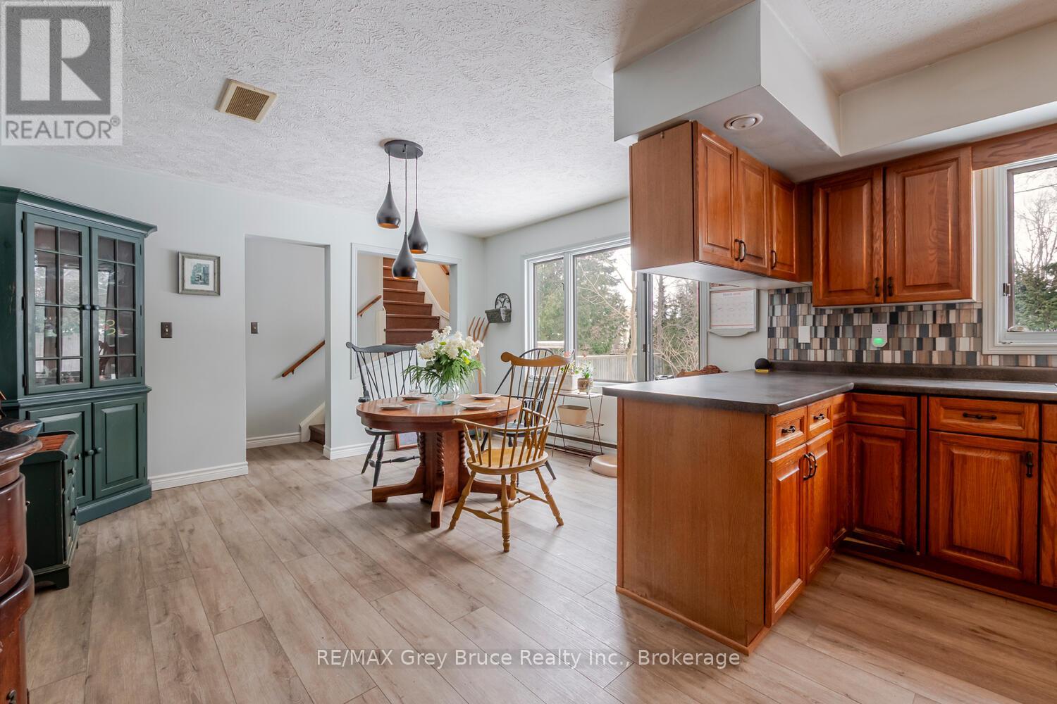 6 Kirkland Place, South Bruce Peninsula, Ontario  N0H 2G0 - Photo 5 - X12909674