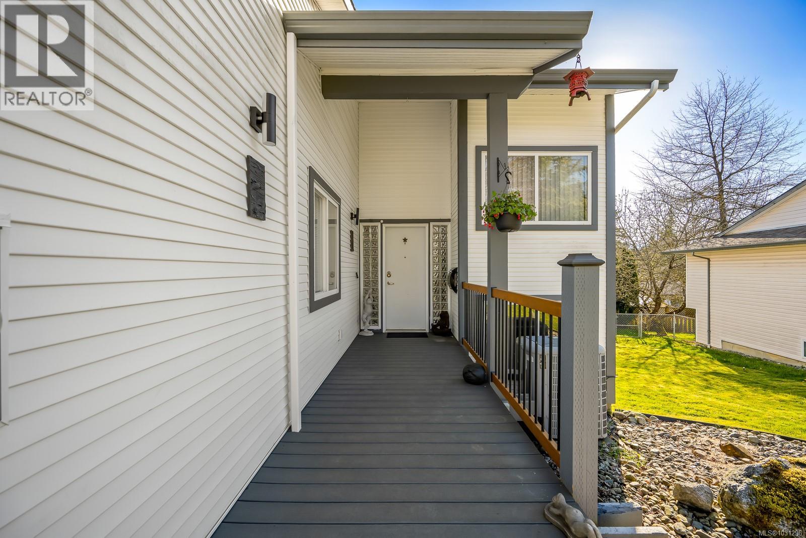 1103 View Pl, Courtenay, British Columbia  V9N 9B6 - Photo 2 - 1031296