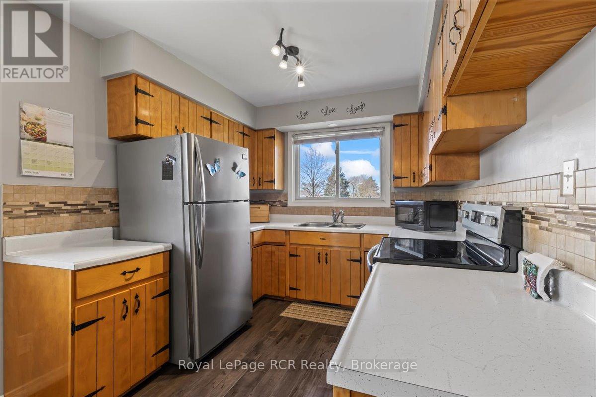 601 17th Avenue, Hanover, Ontario  N4N 3B1 - Photo 4 - X13036322