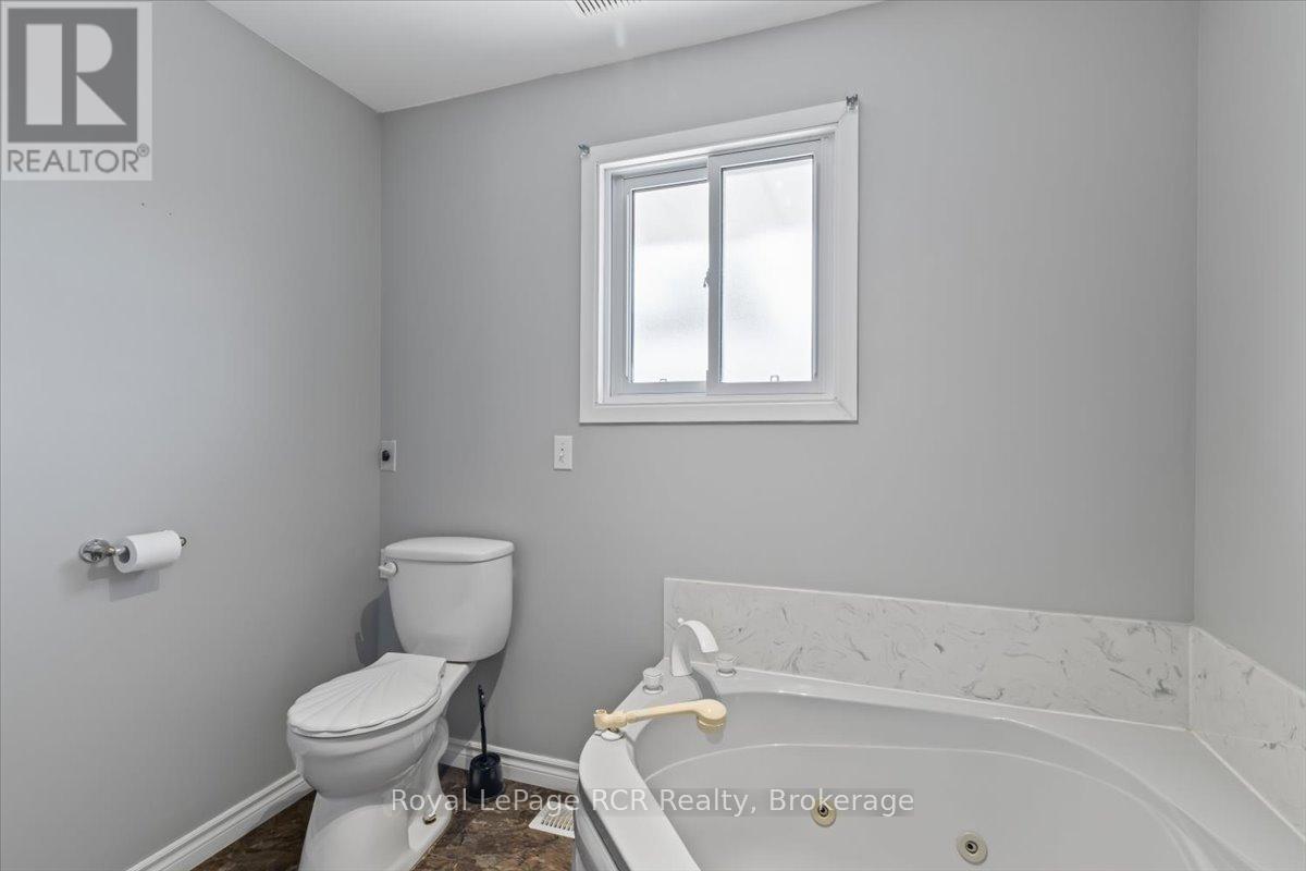 601 17th Avenue, Hanover, Ontario  N4N 3B1 - Photo 9 - X13036322