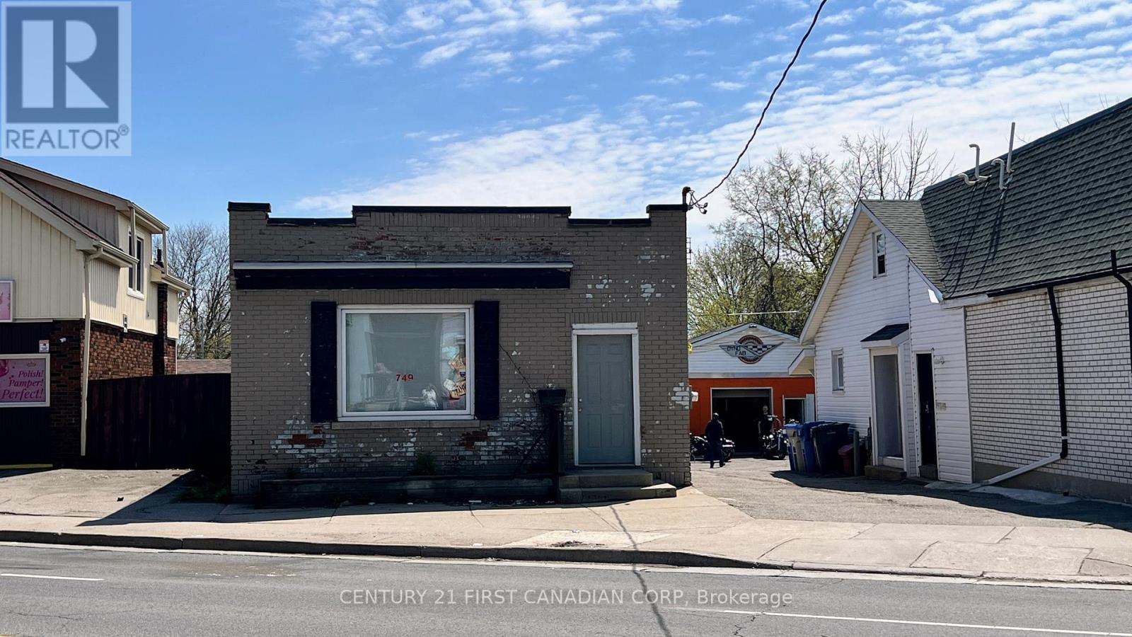 745 & 749 Hamilton Road, London East, Ontario  N5Z 1T8 - Photo 3 - X13036168